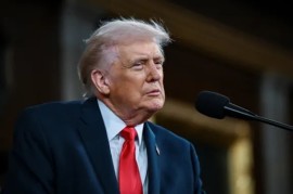 ترامپ: در روز جمعه مذاکرات بیشتری با ایران برگزار خواهد شد / میخواهم توافقی با تهران انجام دهم / از این که آنها حاضر نیستند آنچه ما باید داشته باشیم را به ما بدهند، خوشحال نیستم / من هنوز درباره ایران تصمیمی نگرفتهام